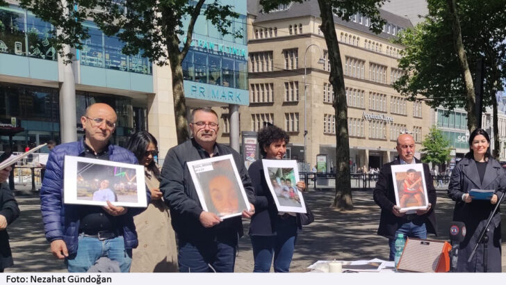 Gedenkfeier für Kinder in Syrien und Presseerklärung in Köln  –  Übergabe einer Petition an UNICEF Deutschland